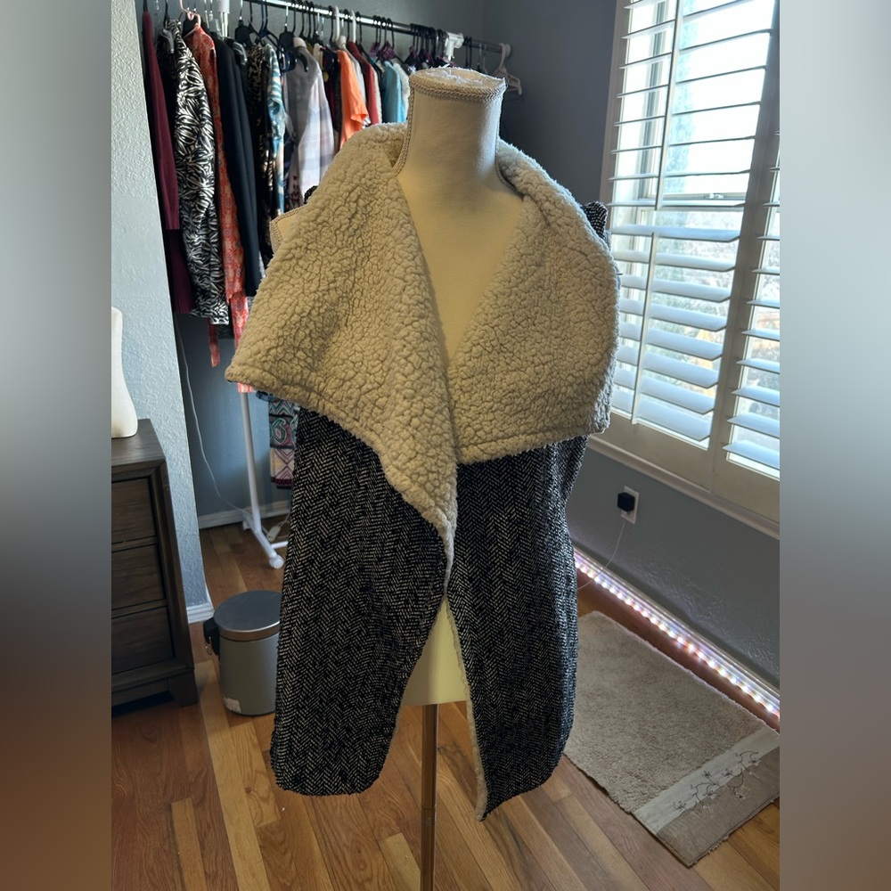 J Roberts Black and White Sherpa Wool Blend Vest